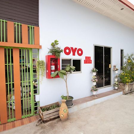 Oyo 644 Pong Pai House Hotel Банкок Екстериор снимка