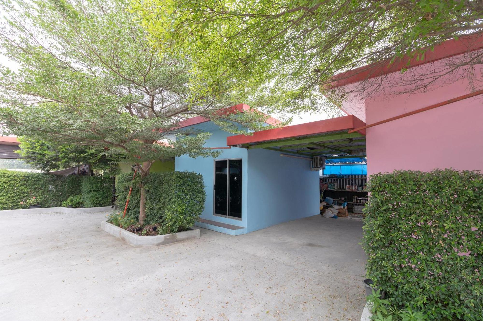Oyo 644 Pong Pai House Hotel Банкок Екстериор снимка