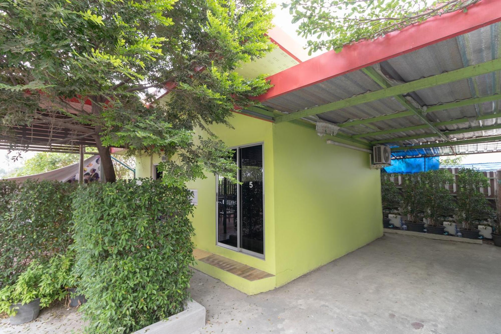 Oyo 644 Pong Pai House Hotel Банкок Екстериор снимка