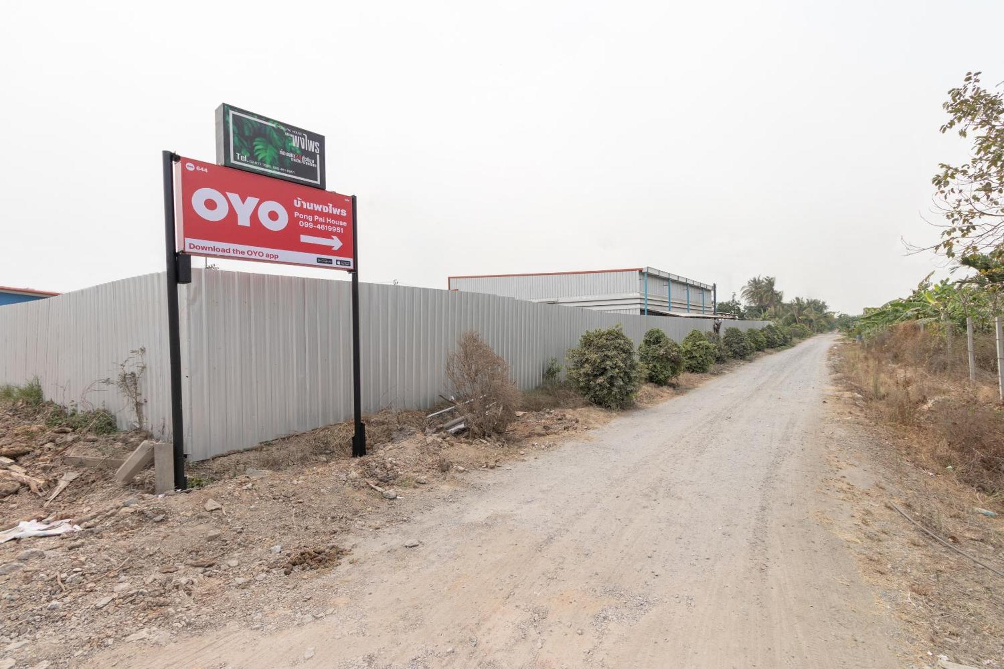 Oyo 644 Pong Pai House Hotel Банкок Екстериор снимка