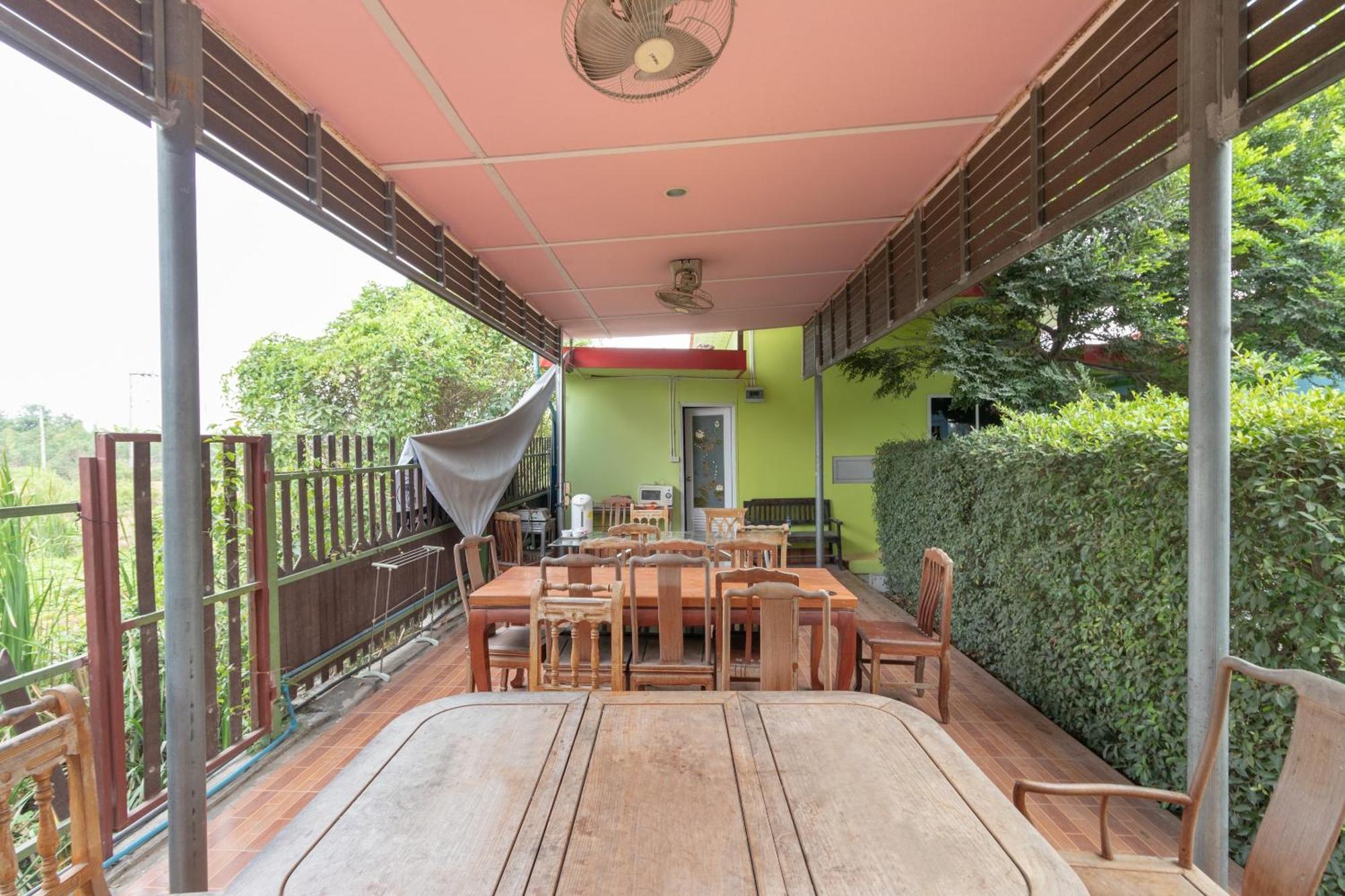 Oyo 644 Pong Pai House Hotel Банкок Екстериор снимка